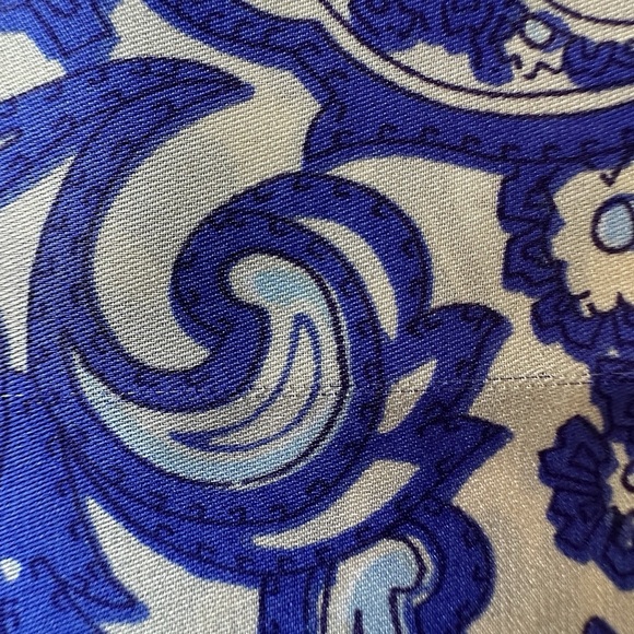 LOFT | NWOT SLEEVELESS PAISLEY TOP BLUE & GRAY EXPOSED BACK ZIPPER | MEDIUM - Picture 10 of 10